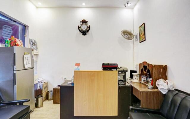 OYO Hotel Prince Near Haiderpur Metro Station