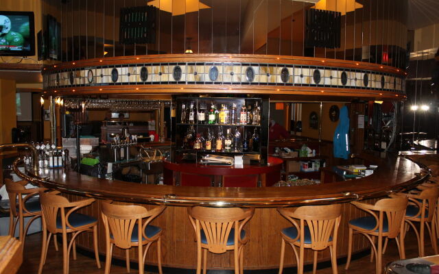 James Bay Inn Hotel & Suites