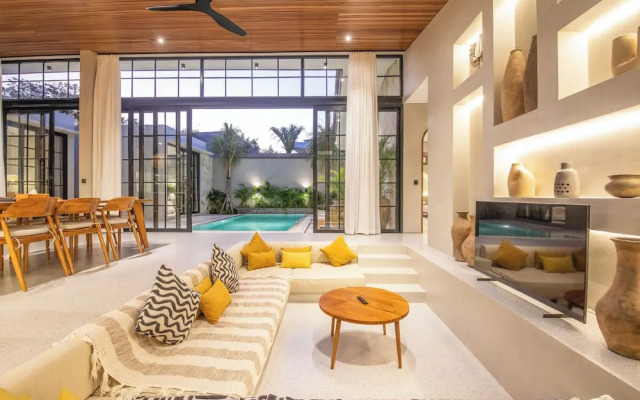 Stylish 5BR Boho Hideaway, 5 Minutes From Bingin