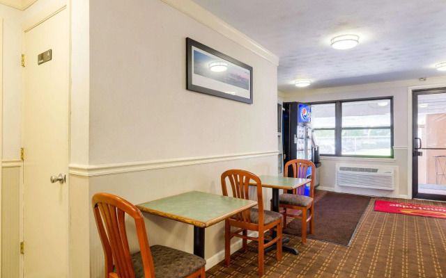 Econo Lodge Boston-Malden