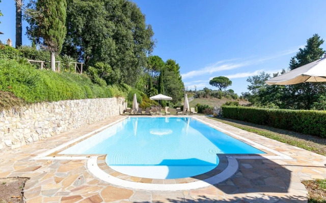 Belvilla by OYO Farmhous With Swimming Pool