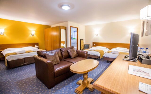 Tollgate Hotel And Leisure