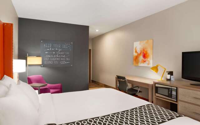 La Quinta Inn & Suites by Wyndham Lackawanna