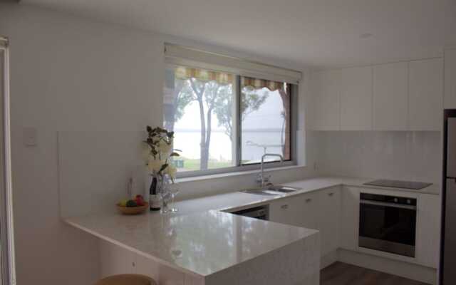 Shipmates, Unit 1/51 Christmas Bush Avenue