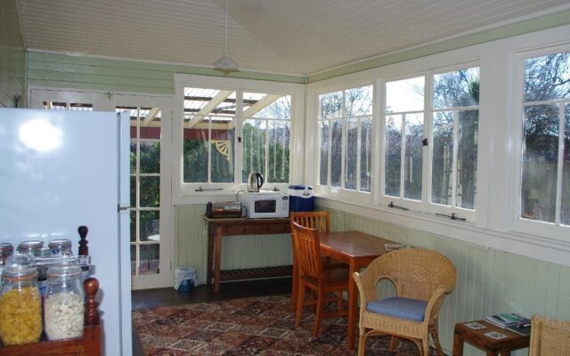 Colonial Cottages of Ross