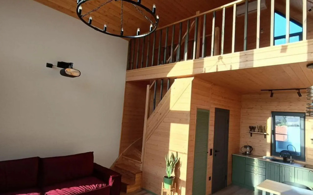 Guest house behind Novopyatigorsky Lake