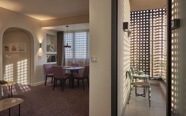 M Suite Hotel