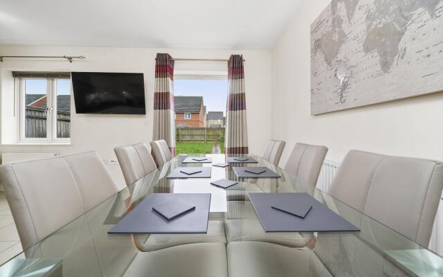 London Heathrow Living Holywell Service House A