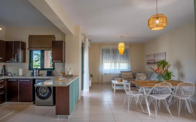 Helen Sweet Home in Kounoupidiana