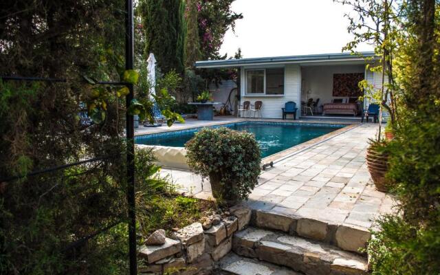 Idyllic studio with private pool