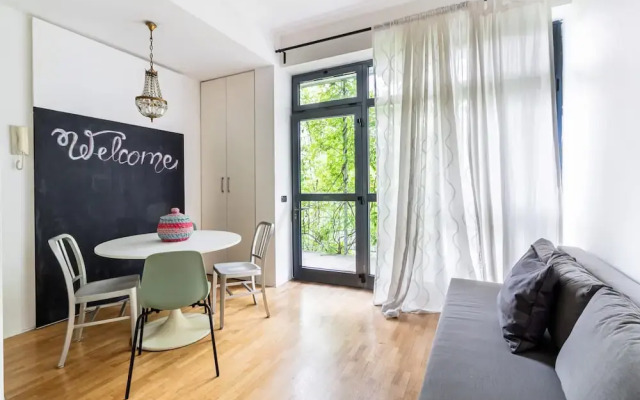 Stylish Apartment With Balcony