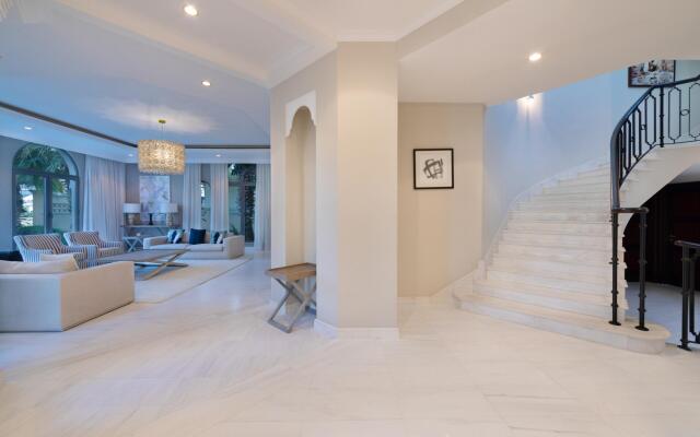 Private Pool & Beach Access Villa w/ Cinematic Vws