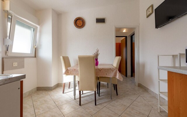 Beautiful Apartment in Vir With 2 Bedrooms and Wifi