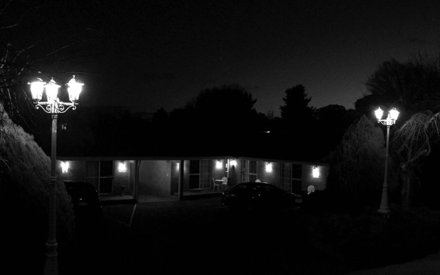 White Lanterns Motel