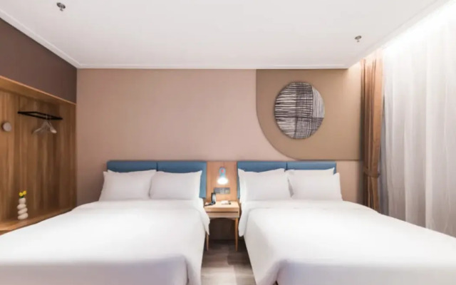 Home Inn (Chongqing Wanzhou Dianbao Road Wanda Plaza)