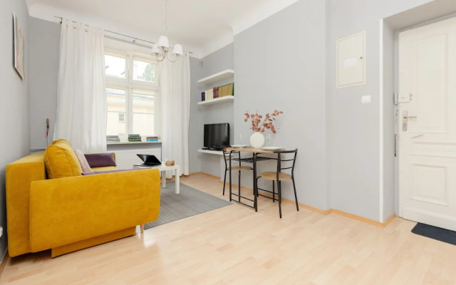 Sunny Studio Lwowska by Renters