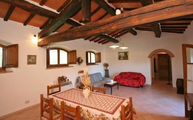 Spacious Farmhouse in Pienza with Swimming Pool