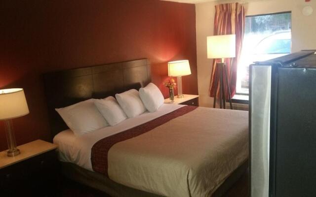 HomeTowne Studios by Red Roof Athens, TN