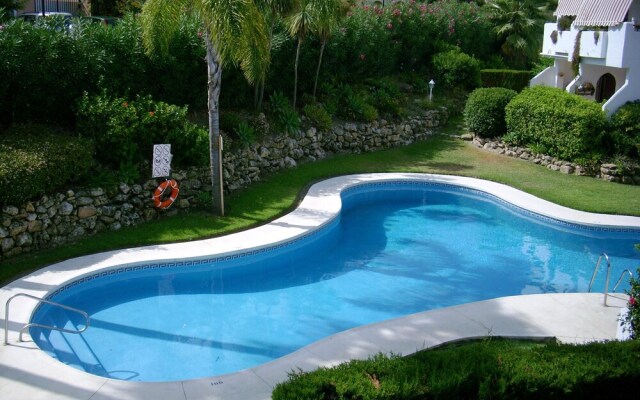 Apartment With In Estepona With Pool Access And Furnished