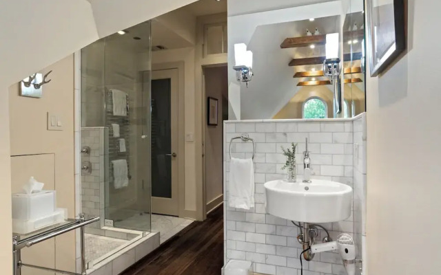 Stonehurst Place Bed & Breakfast