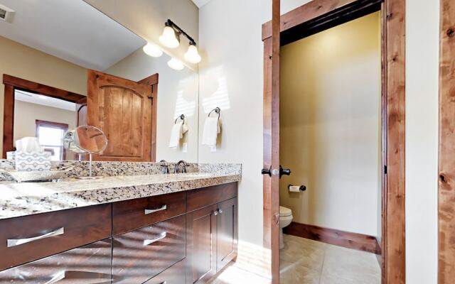 Well-Appointed Gem - 3 Br Townhouse