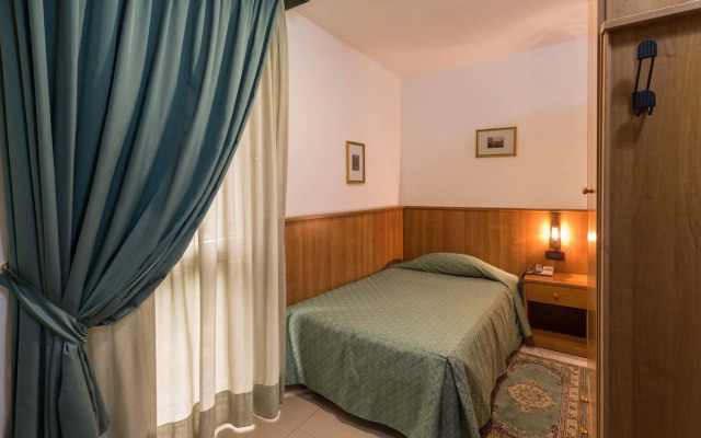 Roy Hotel