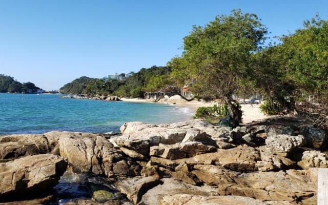 apartamento a 20 metros do mar bombinhas