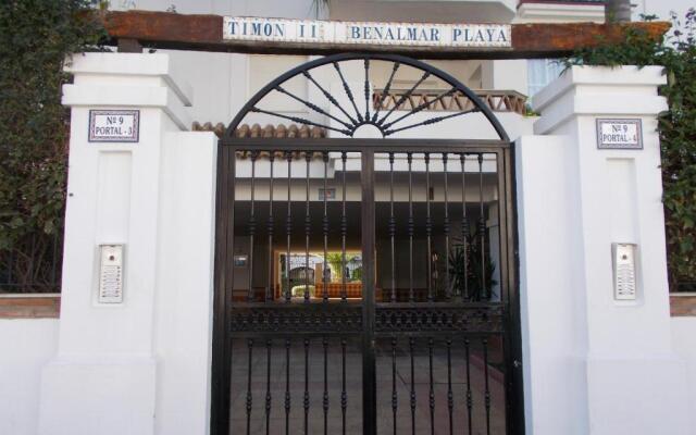 TIMON II, Luxury 3 bedroom Beachside Apartment