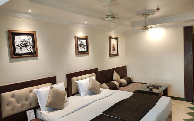 Hotel Pushpak