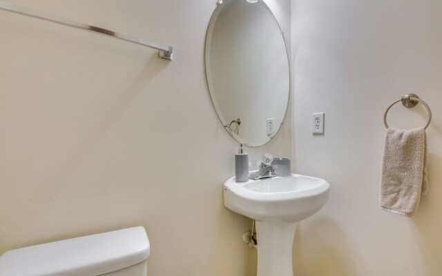 Bright Decatur Townhome ~ 10 Mi to Atlanta!