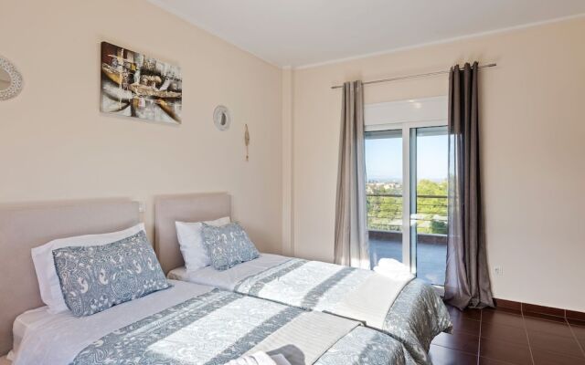 Inviting Holiday Home in Chalkida with Terrace