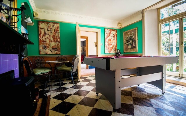 The Cors Country House