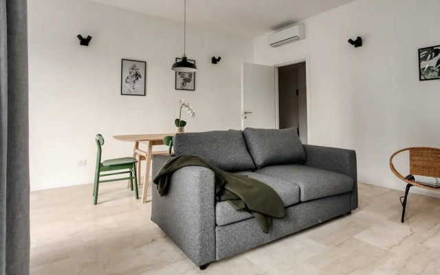 Beautiful apt with 2 balconies