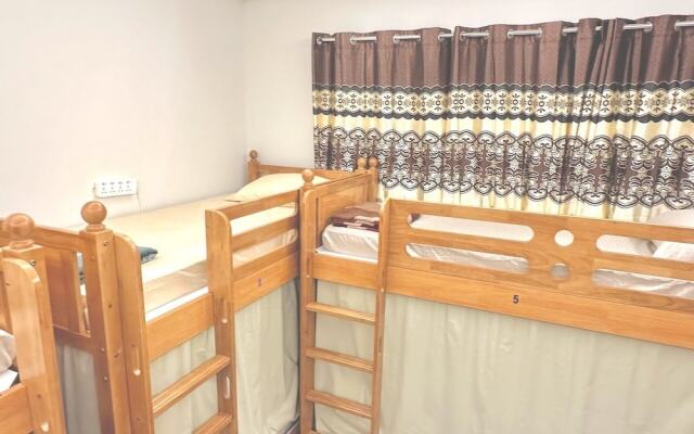 Lakeside Hostel Downtown