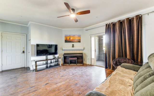 Walk to Papago Park: Condo in Phoenix