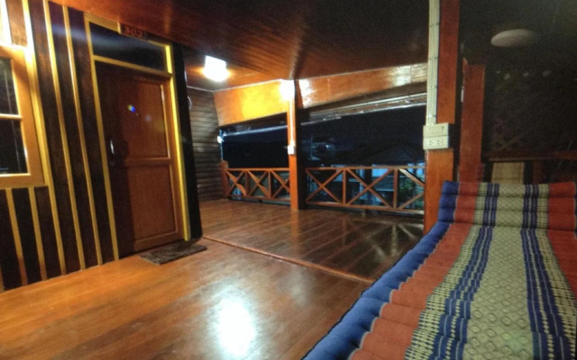 Bann Elephant Home - Hostel