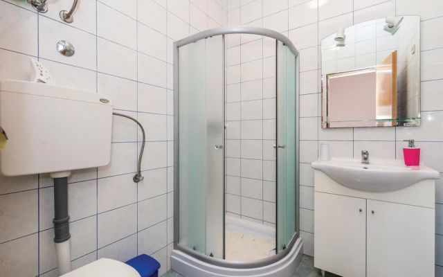 Amazing Home in Dinjiska With Wifi and 1 Bedrooms