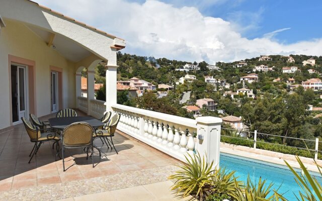 Spacious Villa in Var With Swimming Pool