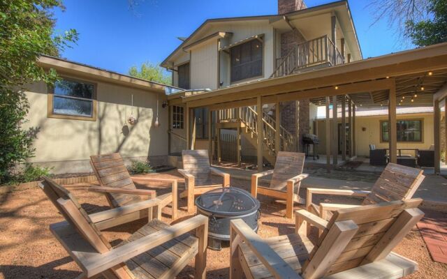 Huge Luxury Home Hot Tub and Sauna 2 mi to Dwntn