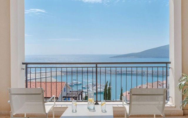 Lustica Bay