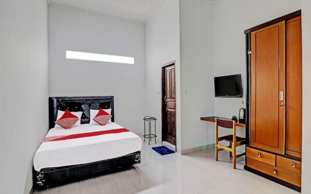 OYO 92057 Reny Kost Syariah