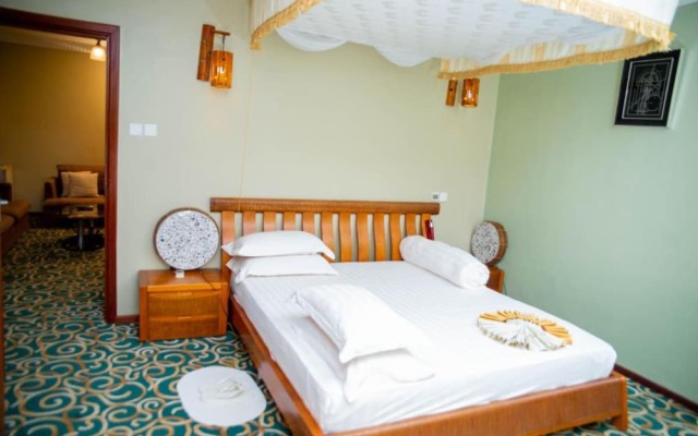 Lush Garden Business Hotel