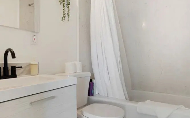 Cozy 2BR Mountain View Private Deck