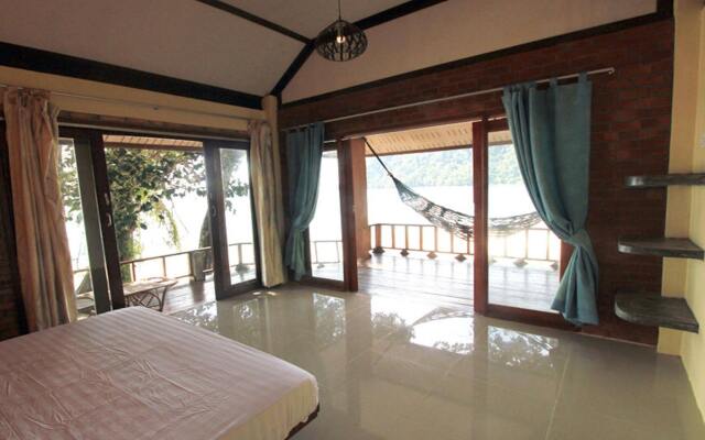 Chomjan Beach Resort