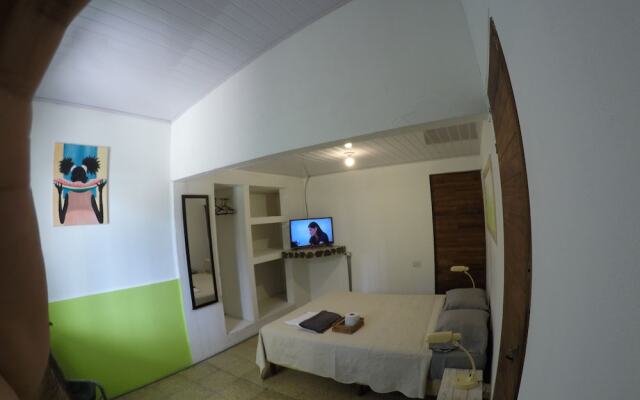 Esterillos Beach House Hostal