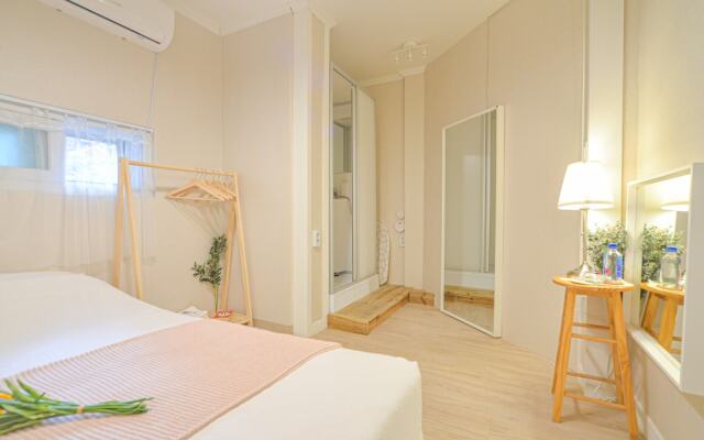 Season Helloworld House - Hostel