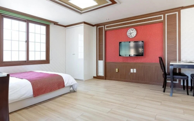 Geojedo Paradise Pension