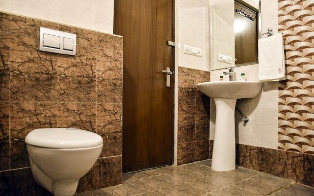 OYO 7896 Hotel Rang Mahal