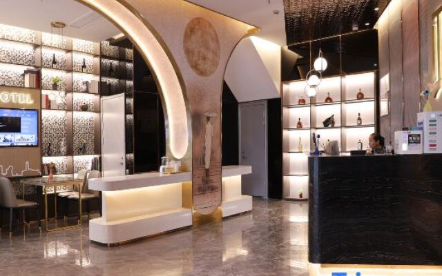 Waiting Hotel (Shanghai Fudan University, Sanmen Road Metro Station)