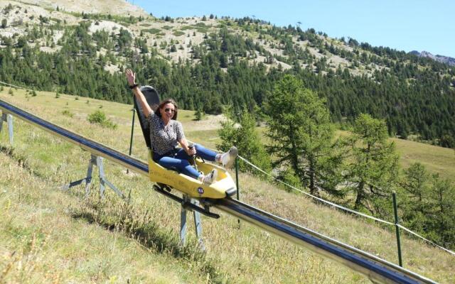 Le Chaberton, rénové en 2021, pied des pistes et spa